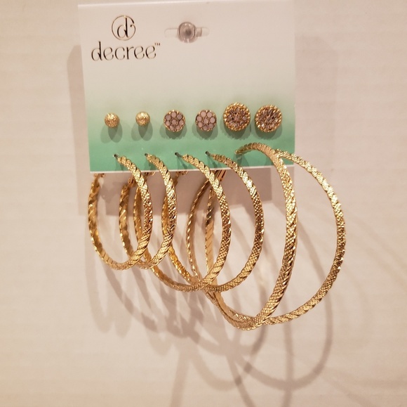 decree bundle of  gold tonehoops and stud earrings - Picture 2 of 2